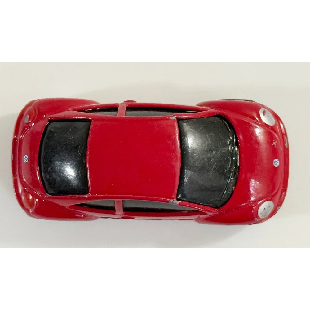 Maisto Volkswagen New Beetle Kids 1/64 Red Diecast Toy Car Bug